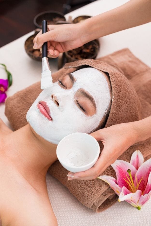 Facial and cleanup service at home