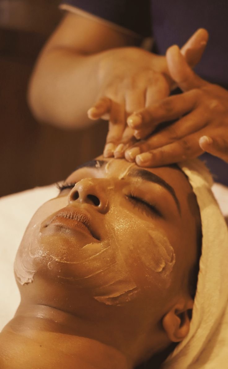 Lotus Herbal Radiant Gold Facial