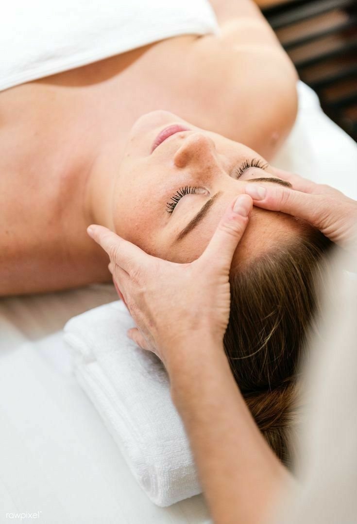 Sara Diamond Facial